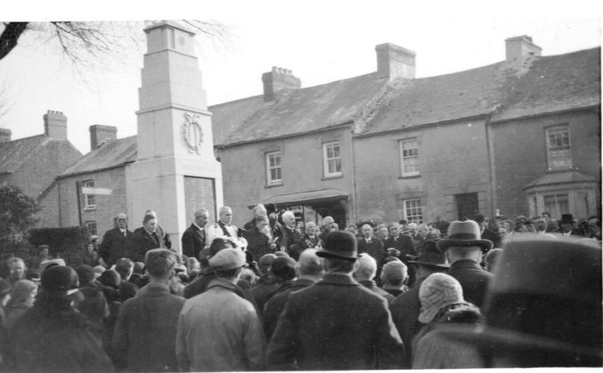 Remembrance Day 1932: Canon Hamer, David Williams, the mayor, Tommy Jeremiah, one of the mace bearers and other.